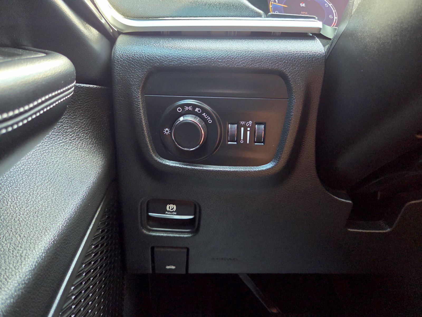 Used 2025 Jeep Grand Cherokee L Altitude AWD/4WD image 48