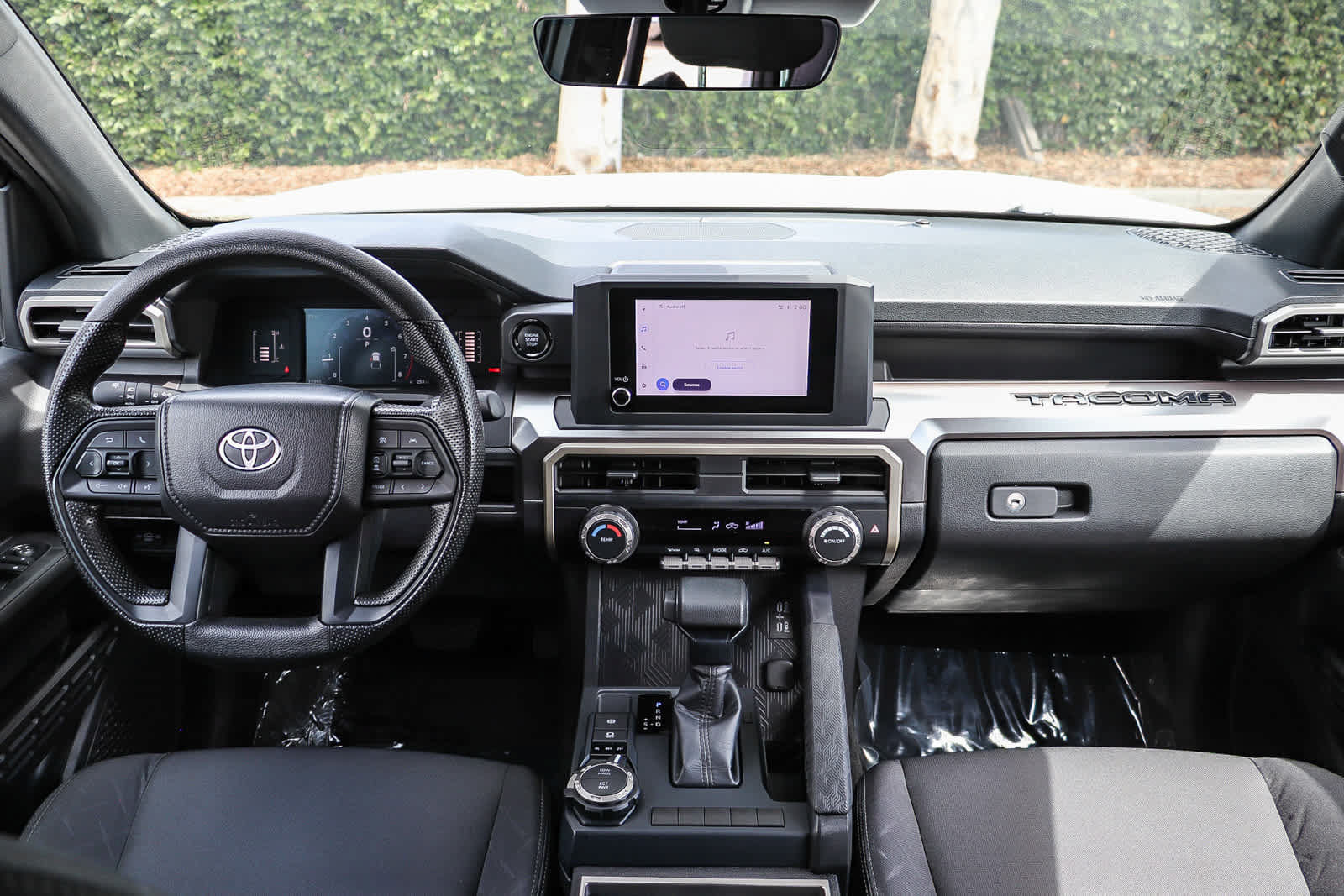 Used 2025 Toyota Tacoma SR5 AWD/4WD image 13