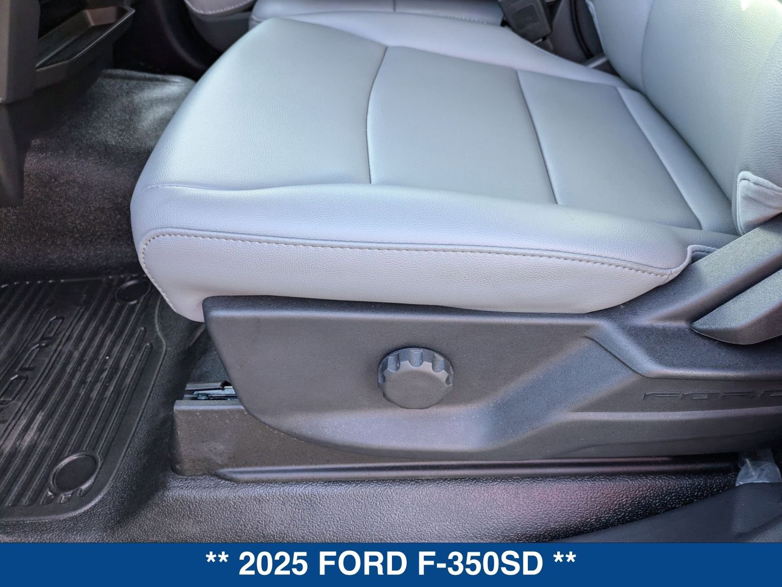 New 2025 Ford F350 XL w/ XL Chrome Package RWD image 23