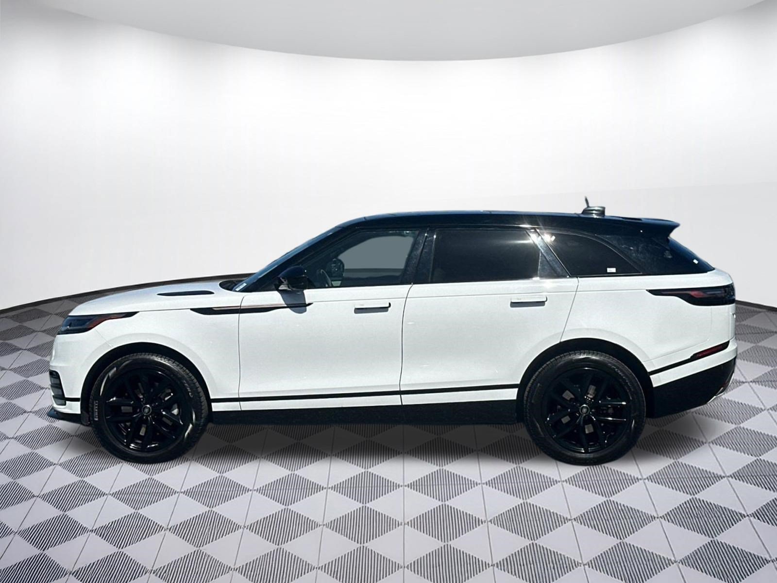 Used 2024 Land Rover Range Rover Velar Dynamic SE AWD/4WD image 2