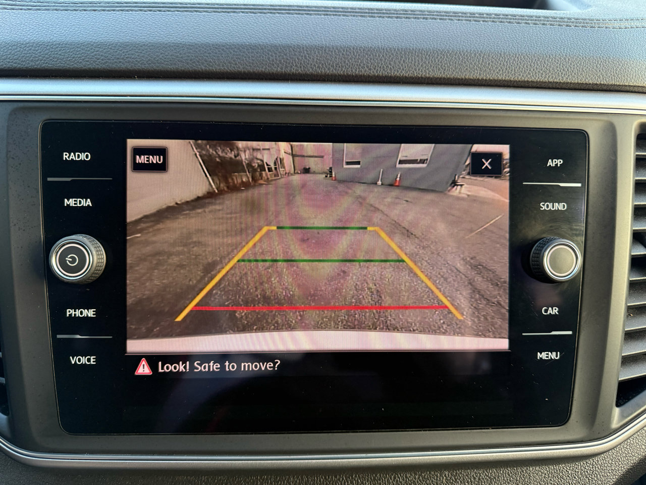 Used 2018 Volkswagen Atlas SE image 34