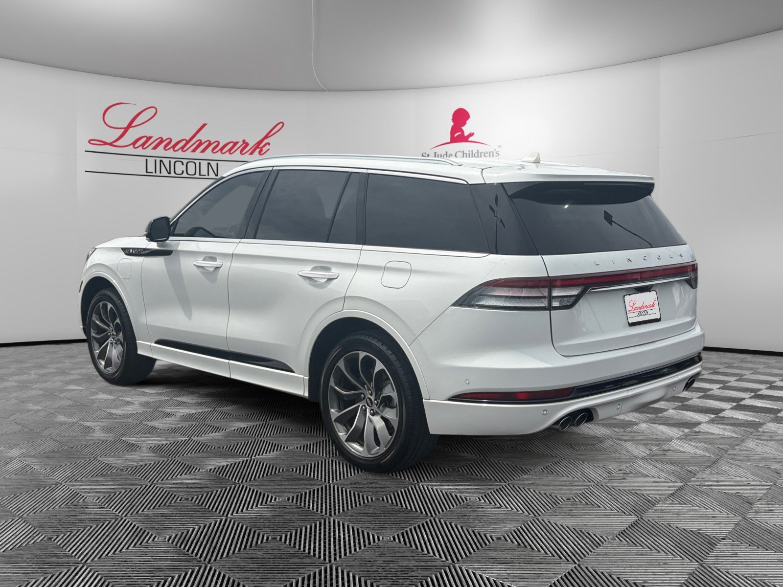 Certified 2023 Lincoln Aviator Grand Touring w/ Equipment Group 301A AWD/4WD image 3