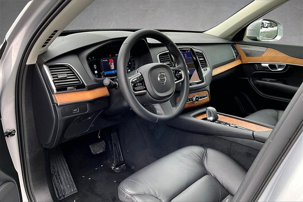 Used 2024 Volvo XC90 B6 Plus w/ Protection Package image 17