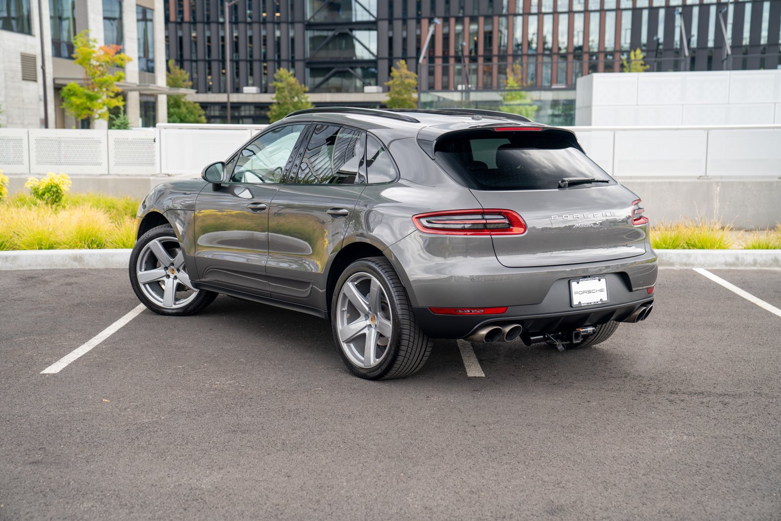 Used 2017 Porsche Macan S AWD/4WD image 3
