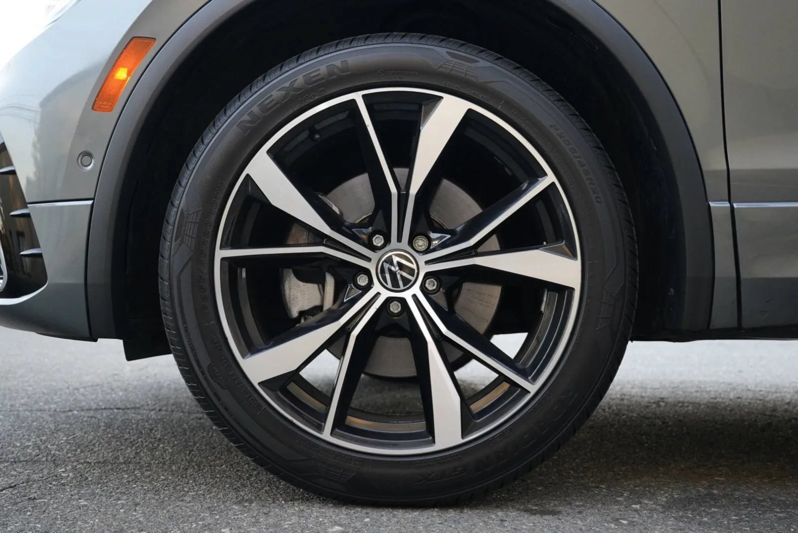 Used 2022 Volkswagen Tiguan SEL R-Line AWD/4WD image 14