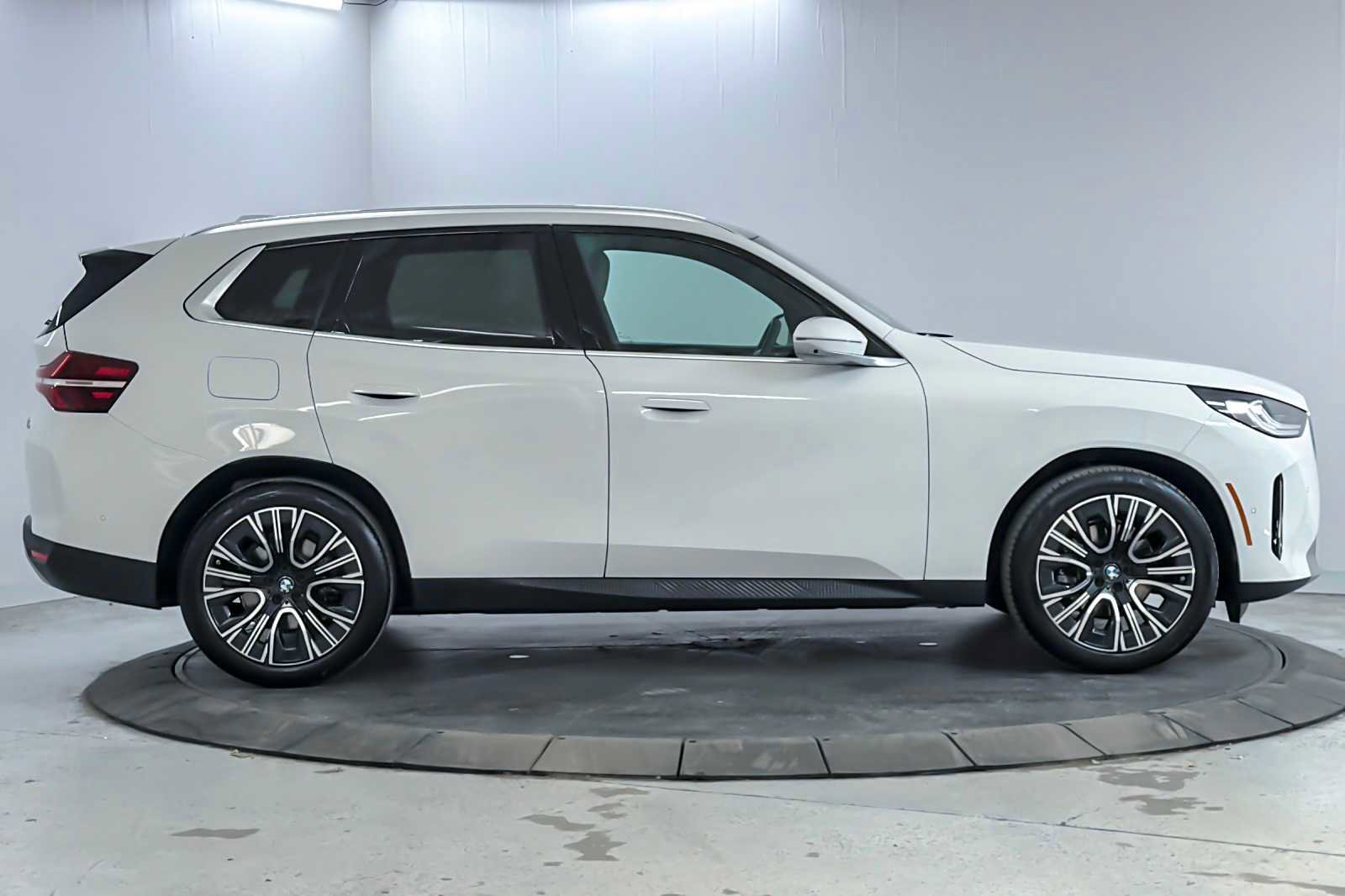 Used 2025 BMW X3 xDrive30i w/ Premium Package image 8