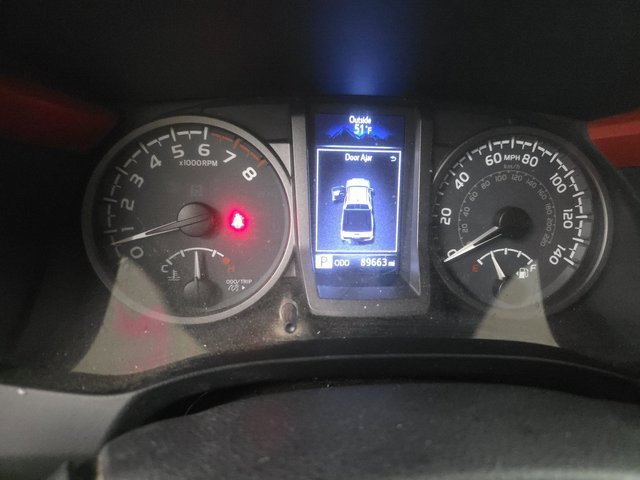 Used 2017 Toyota Tacoma TRD Sport w/ Tow Package image 9