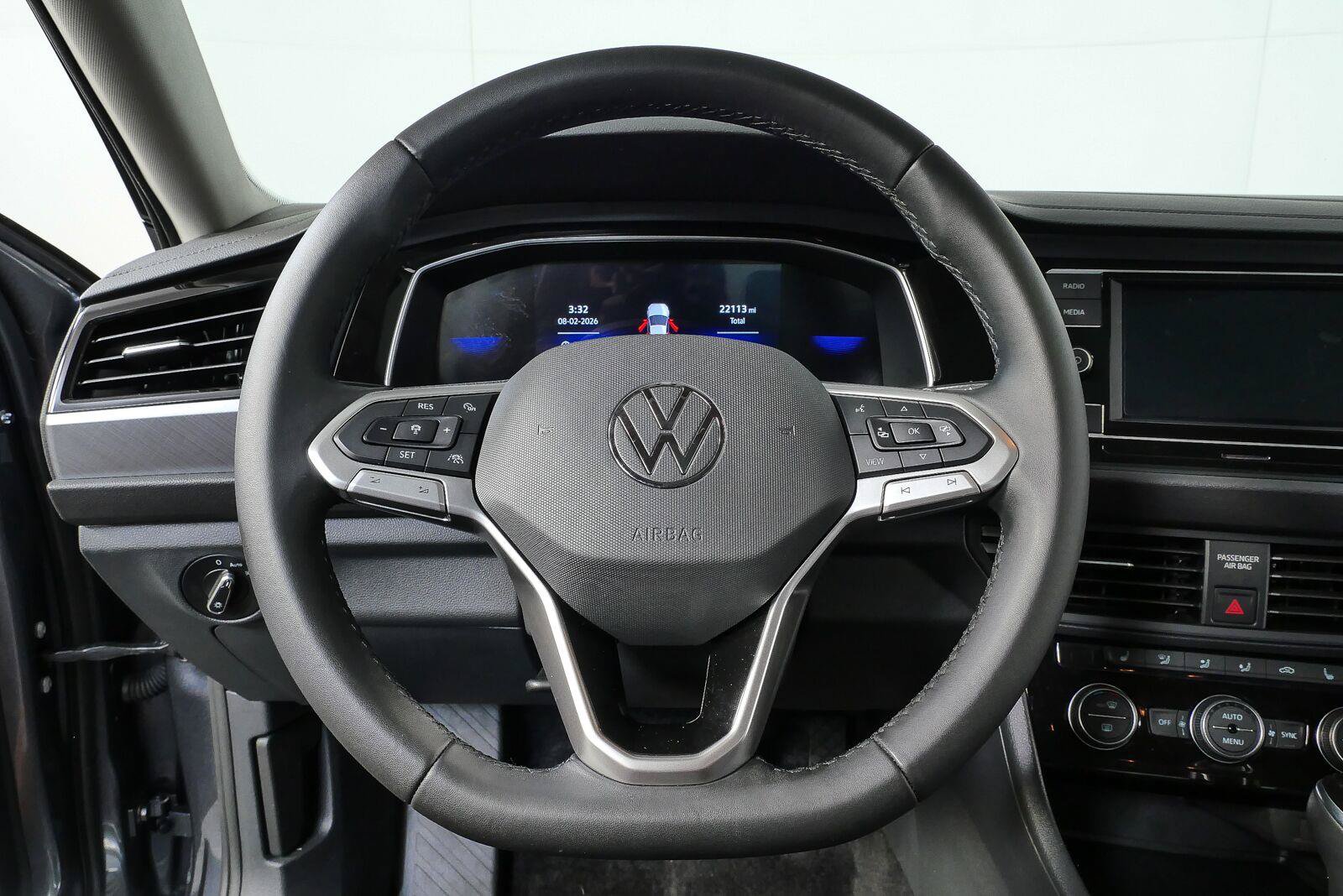 Used 2024 Volkswagen Jetta SE w/ Panoramic Sunroof Package FWD image 9