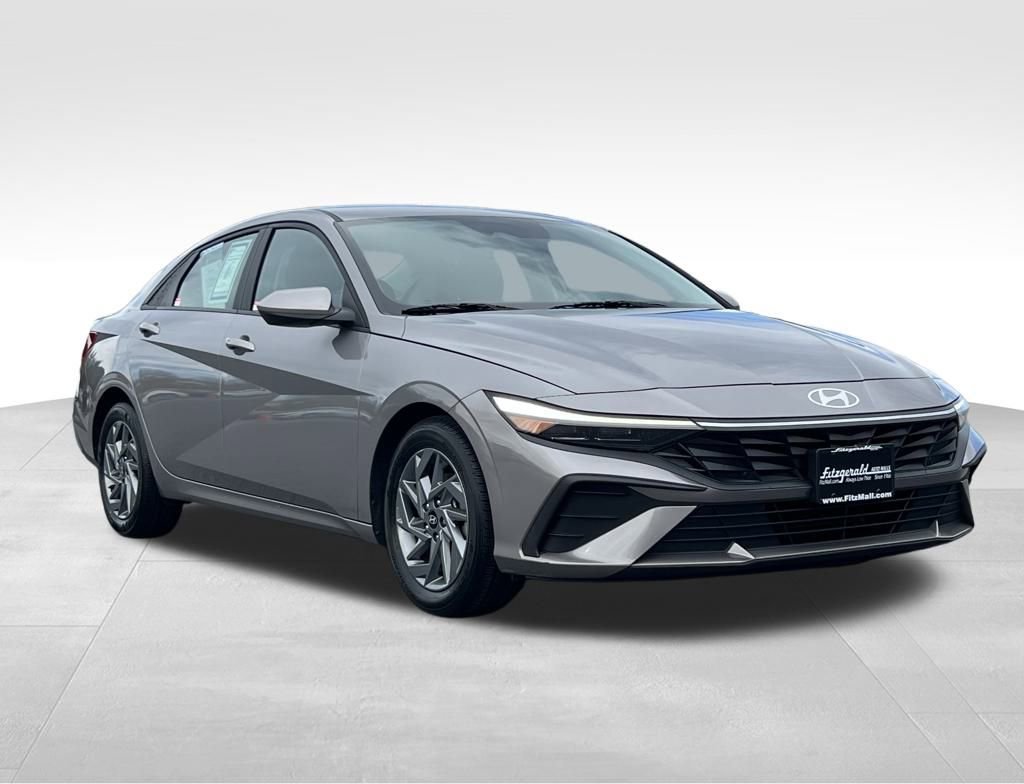 Used 2024 Hyundai Elantra SEL image 1