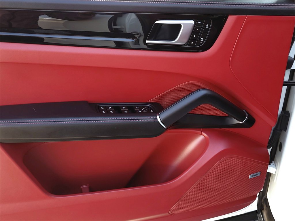 Used 2022 Porsche Cayenne S image 11