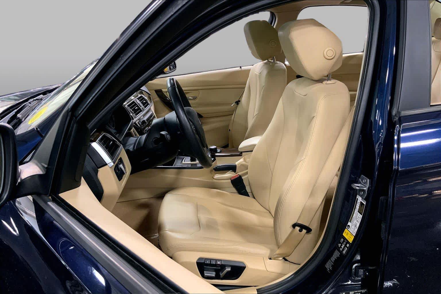 Used 2016 BMW 320i xDrive Sedan AWD/4WD image 8