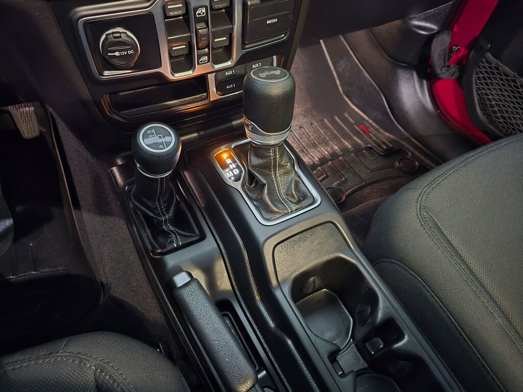 Used 2022 Jeep Wrangler Unlimited Sahara image 33