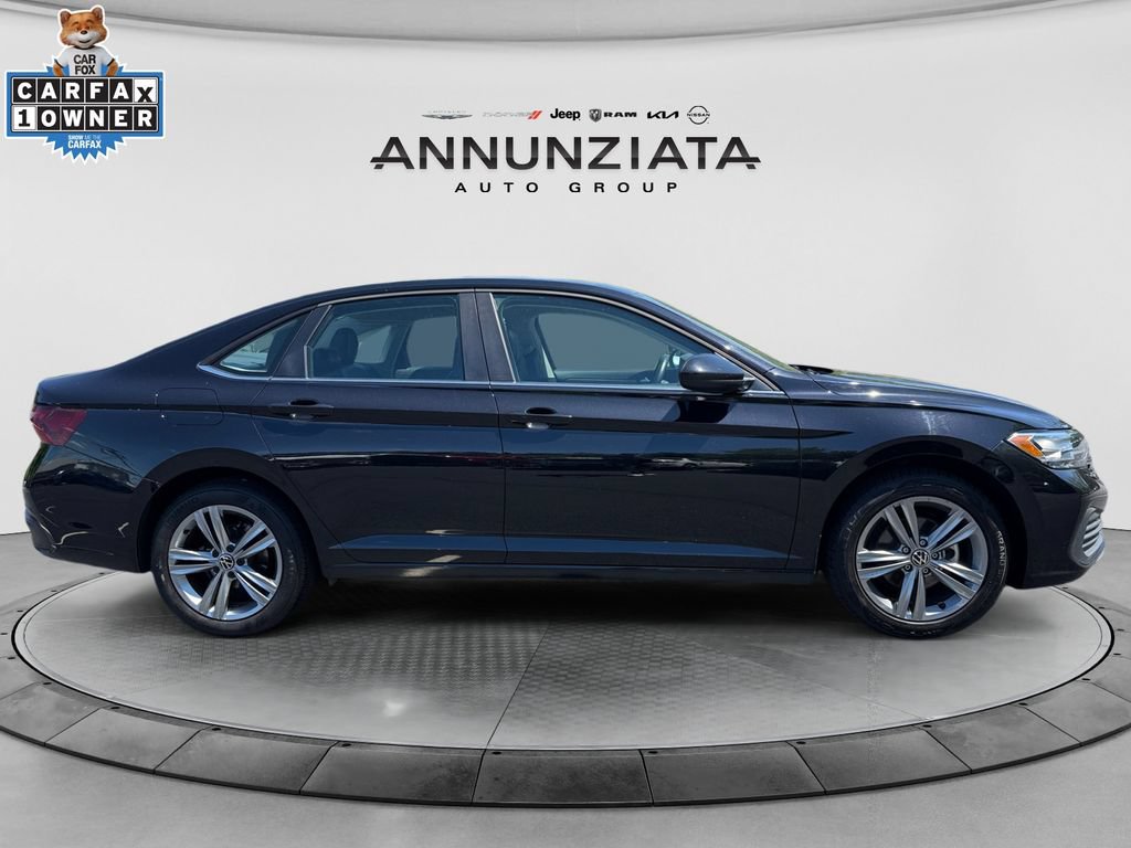 Used 2024 Volkswagen Jetta SE FWD image 6