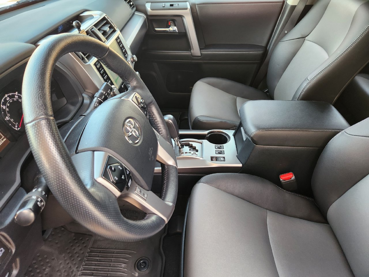 Used 2024 Toyota 4Runner SR5 Premium w/ Moonroof Package AWD/4WD image 12