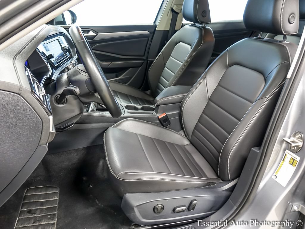 Used 2024 Volkswagen Jetta SE FWD image 9