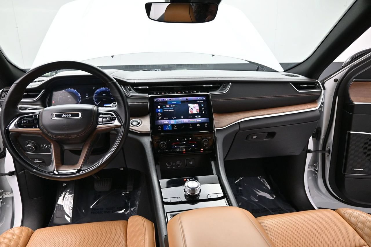 Used 2023 Jeep Grand Cherokee L Summit RWD image 18