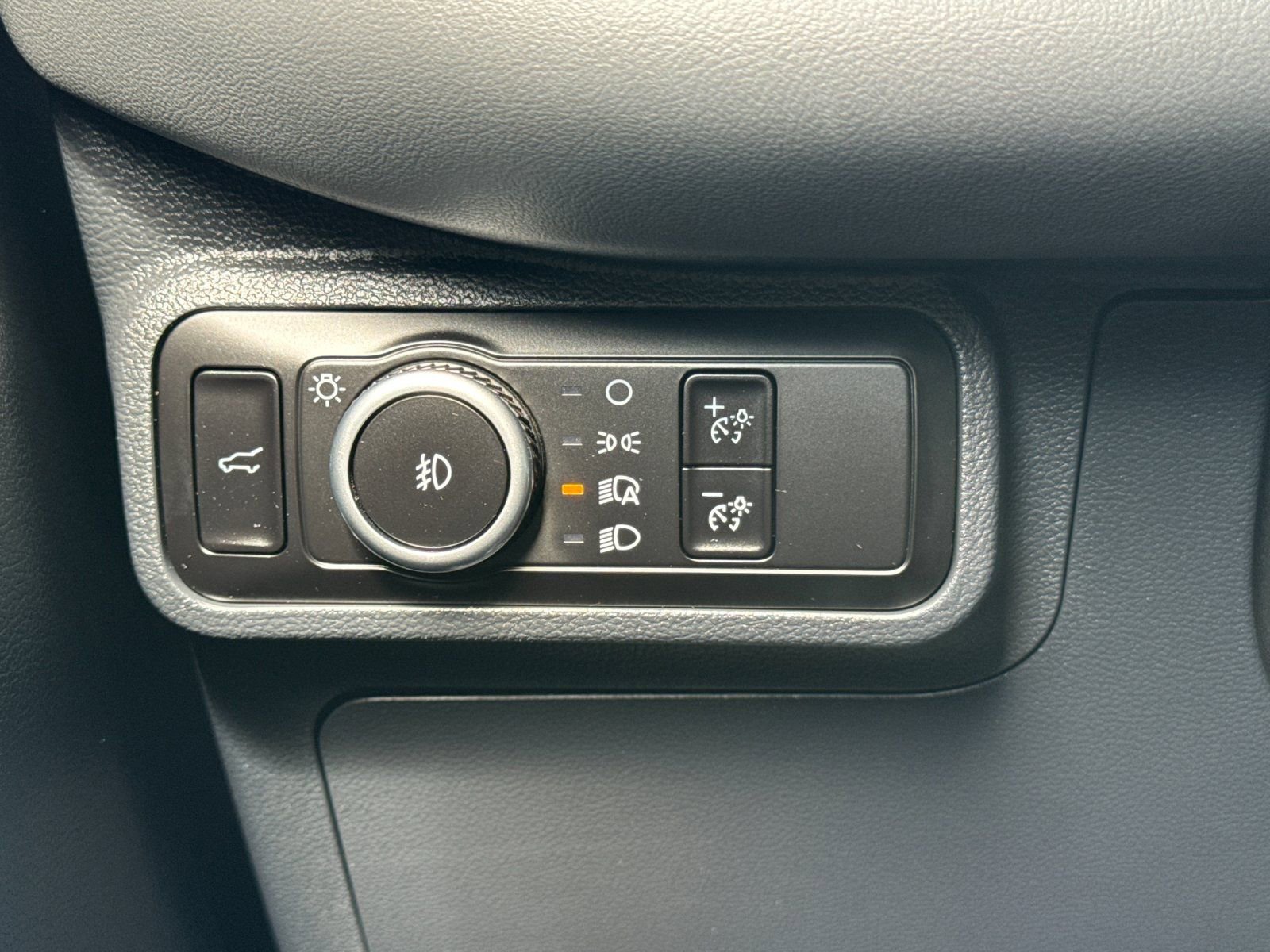 Used 2025 Ford Explorer Active w/ Active Comfort Package image 32