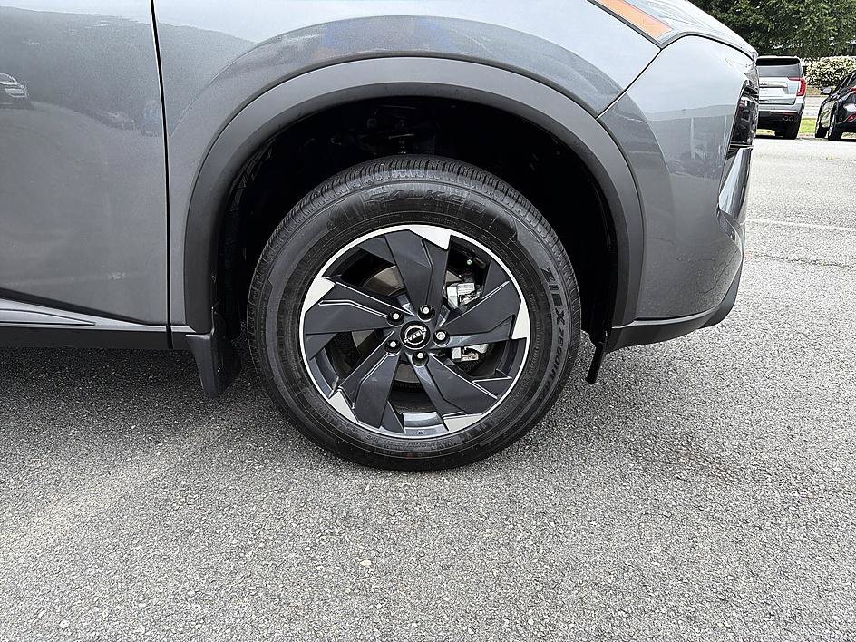 Certified 2026 Nissan Rogue SV FWD image 11