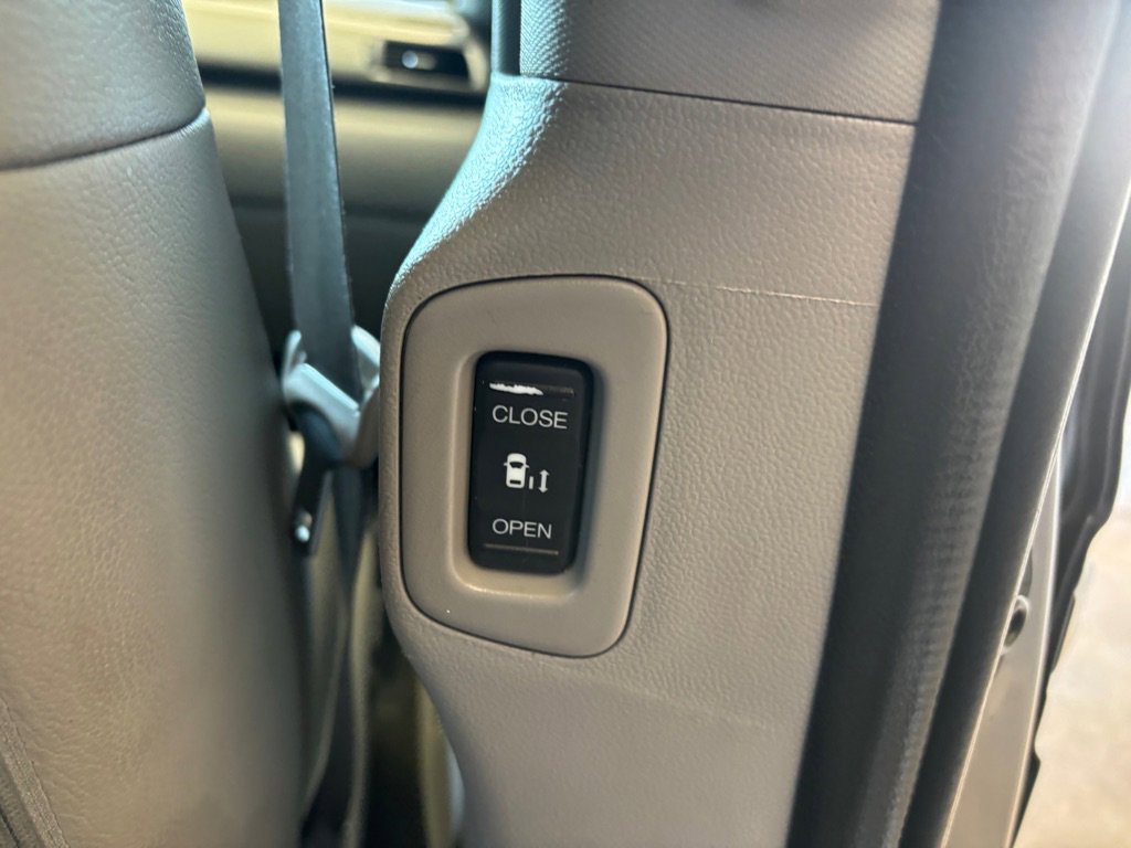 Used 2014 Honda Odyssey Touring Elite image 29