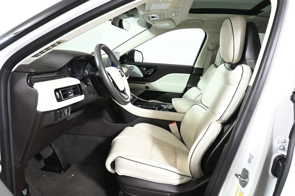 Used 2024 Lincoln Aviator Black Label AWD/4WD image 3