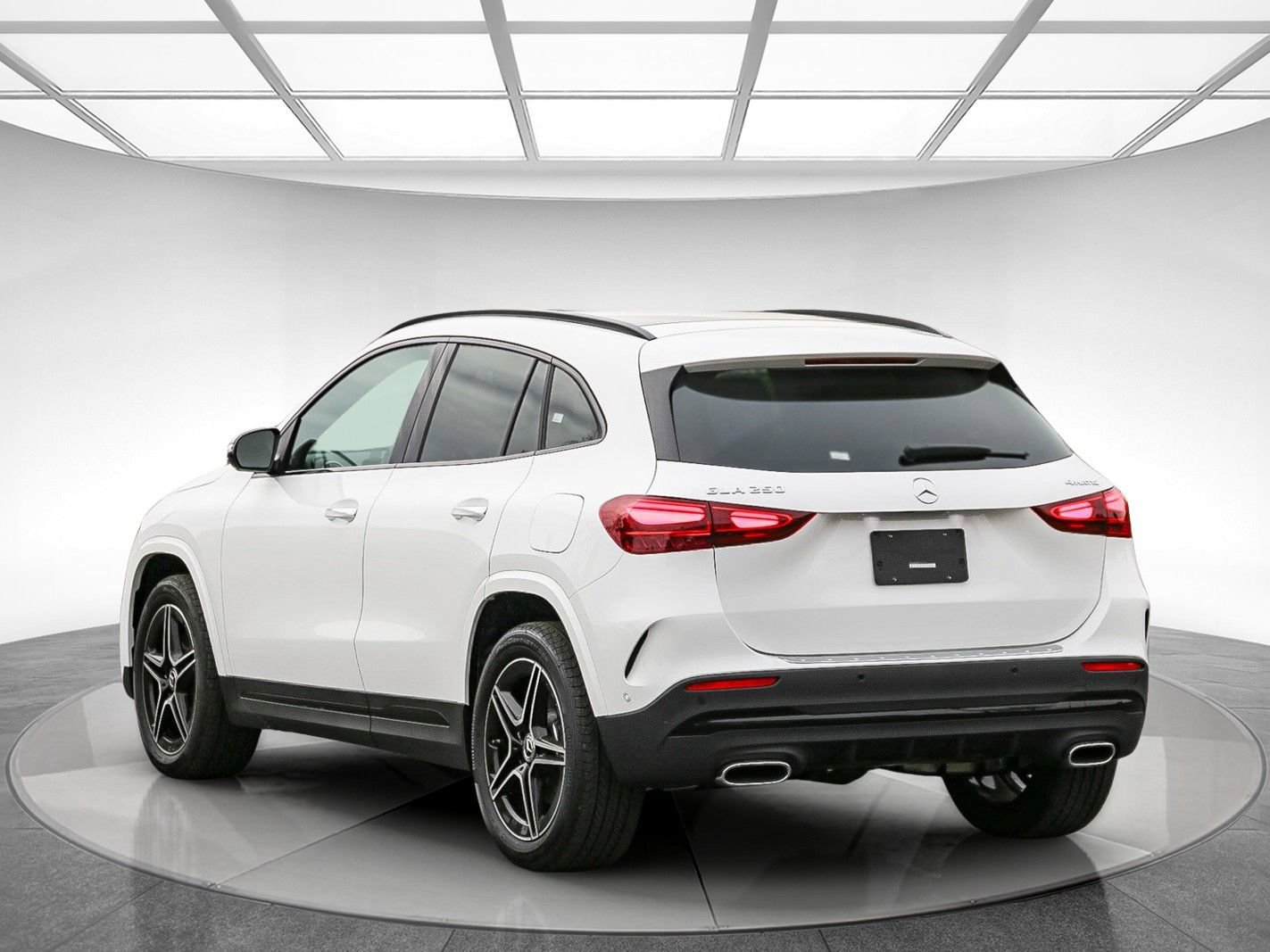 Used 2025 Mercedes-Benz GLA 250 4MATIC image 2