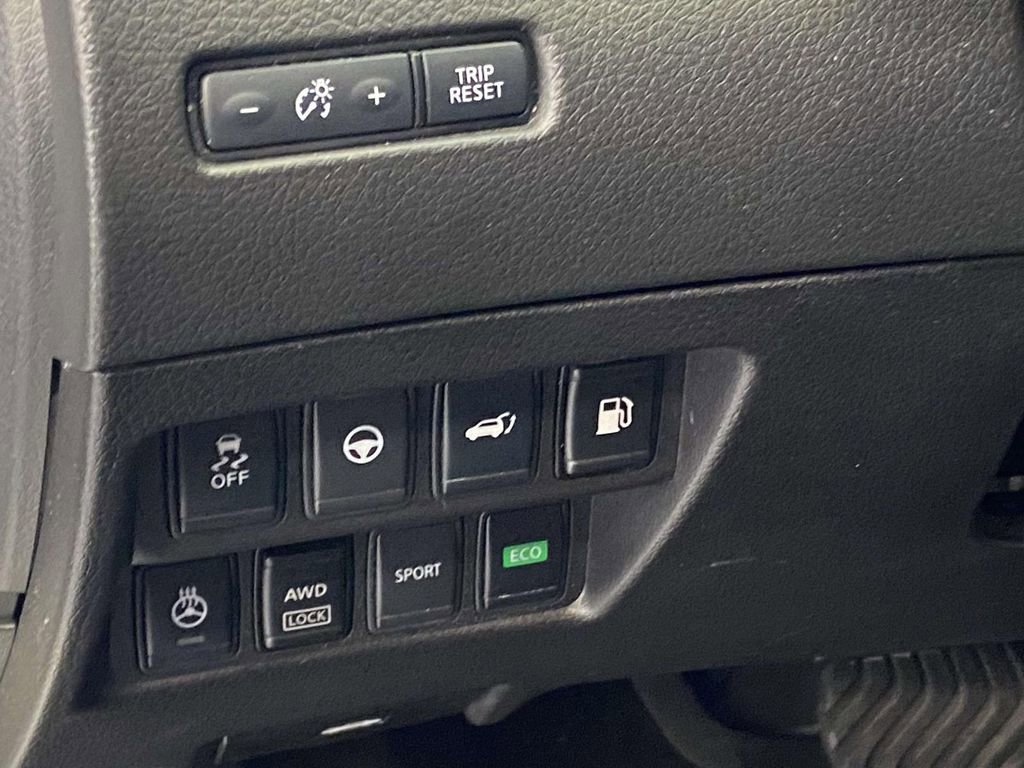 Used 2019 Nissan Rogue SV w/ Premium Package image 18