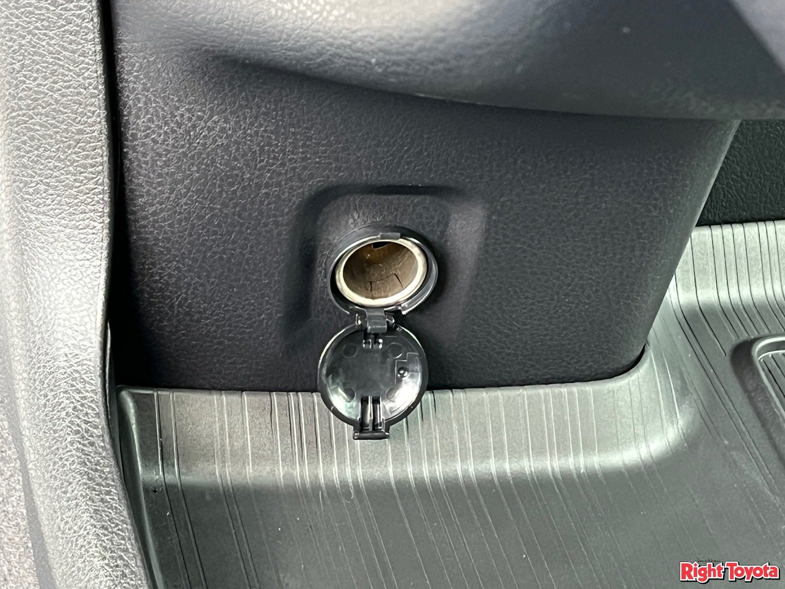 Certified 2025 Toyota Sienna XLE Woodland Edition AWD/4WD image 27