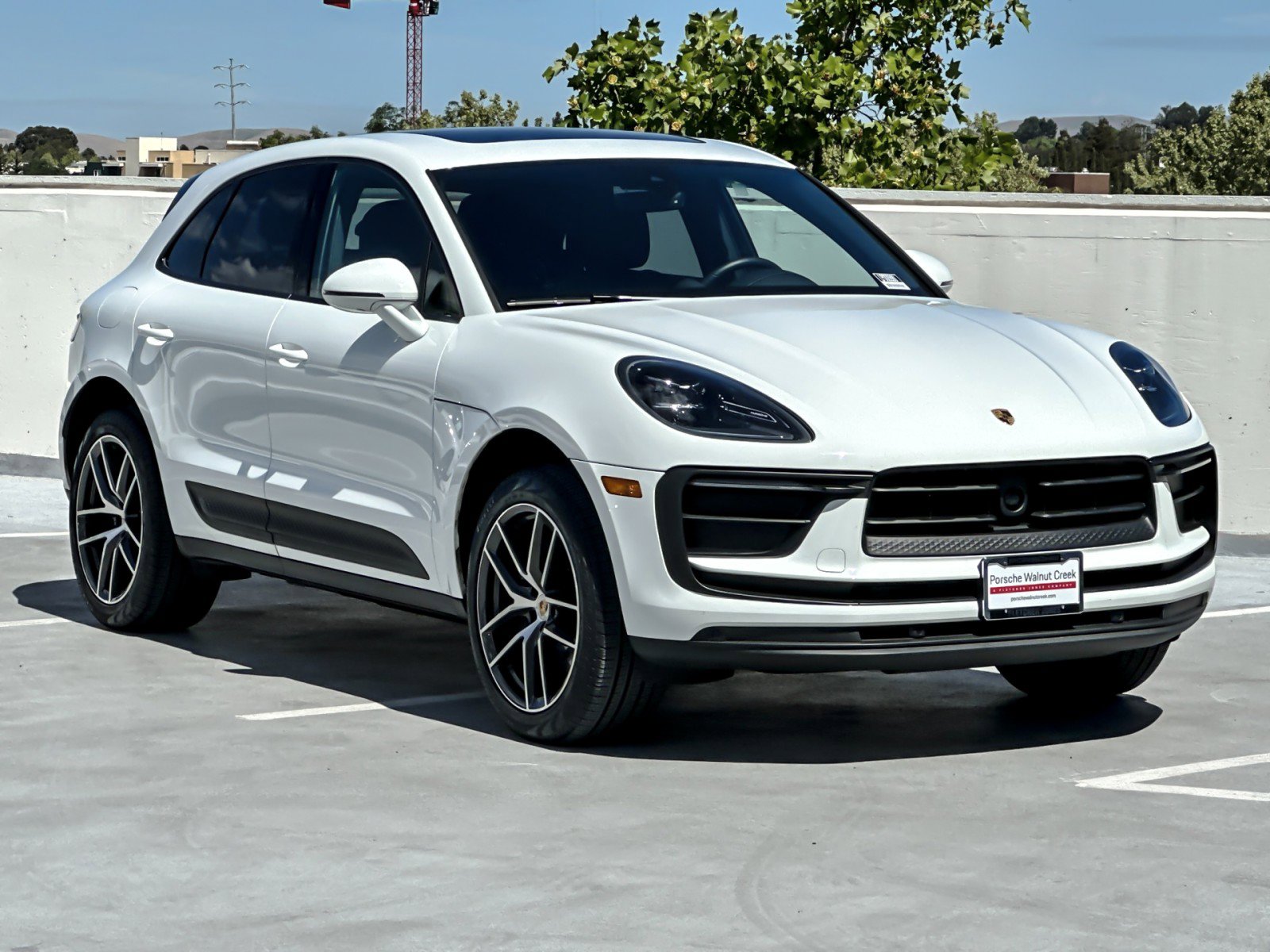 Certified 2025 Porsche Macan image 10