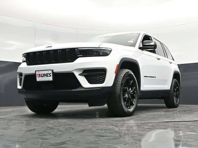 Used 2025 Jeep Grand Cherokee Altitude AWD/4WD image 55