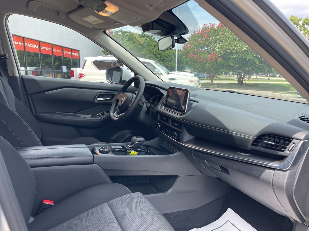 Used 2024 Nissan Rogue SV image 17