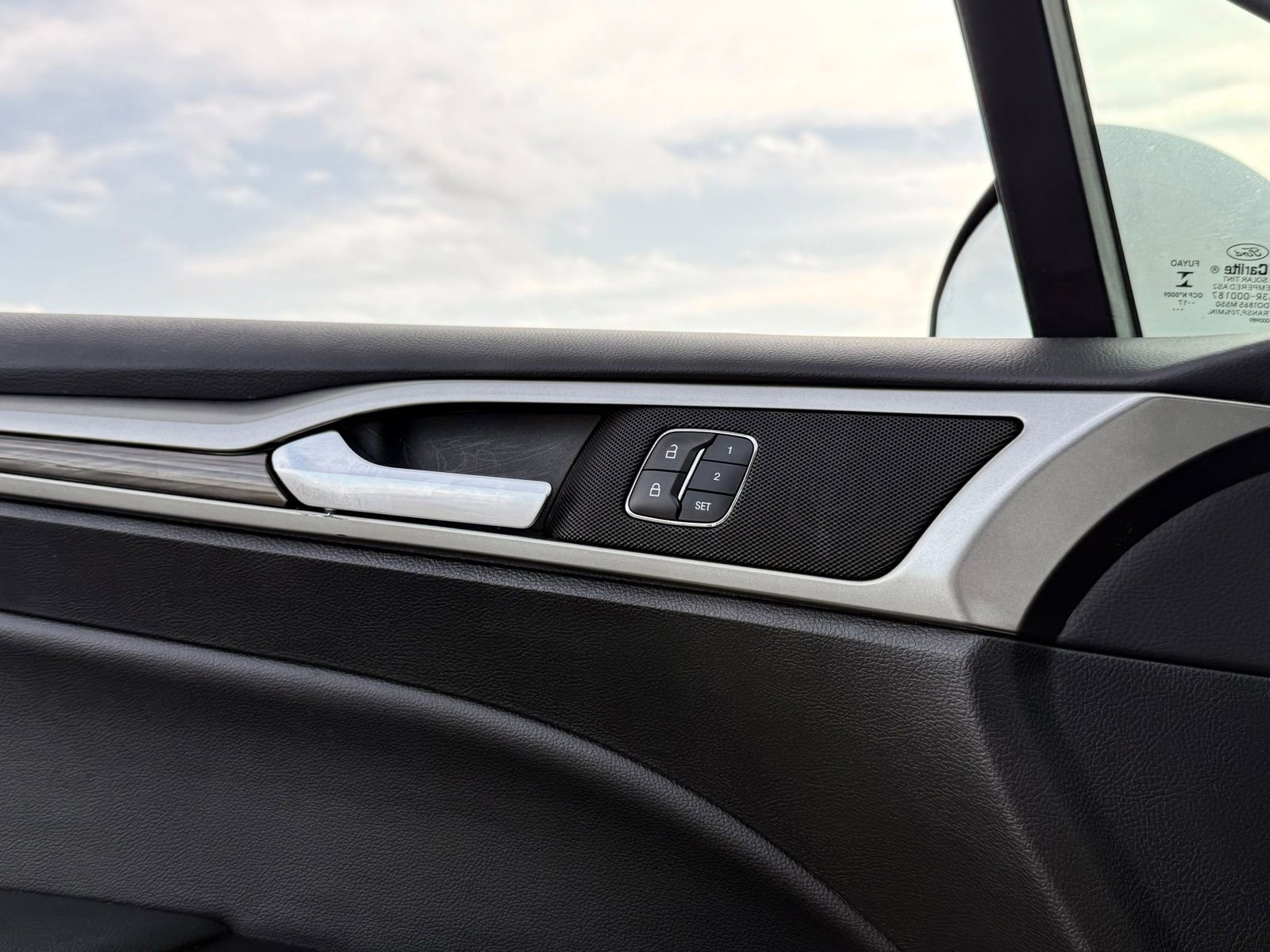 Used 2018 Ford Fusion SE w/ Equipment Group 602A FWD image 13