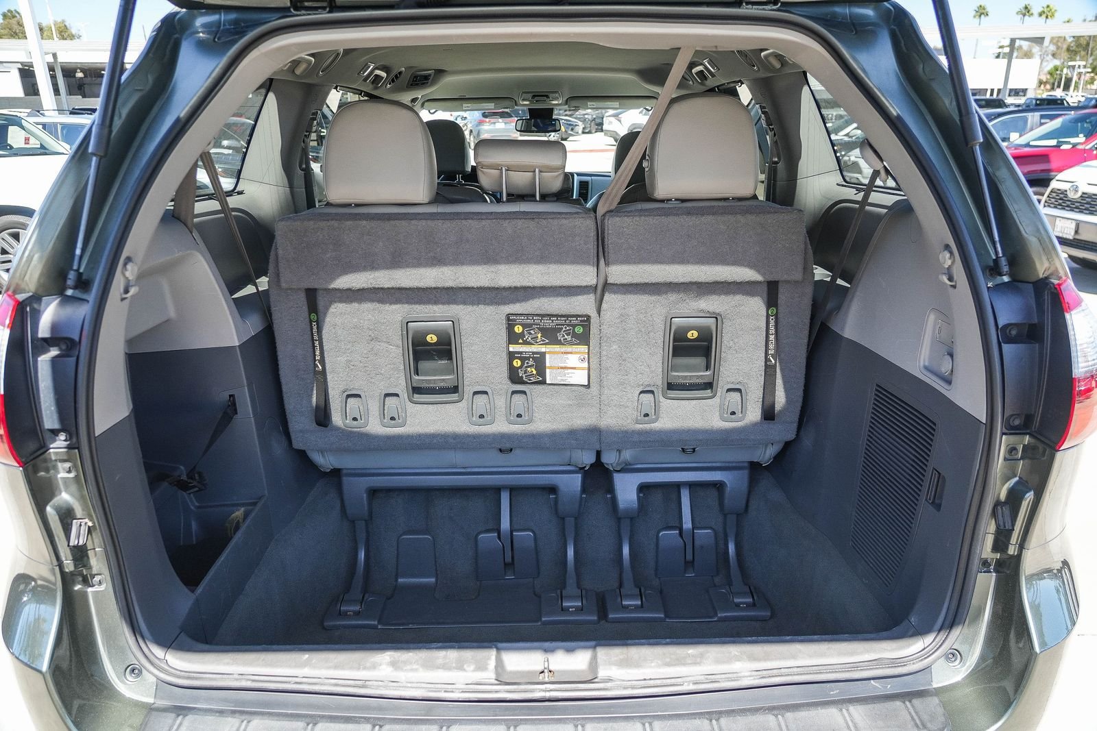 Certified 2020 Toyota Sienna LE w/ Carpet Mat Package FWD image 26