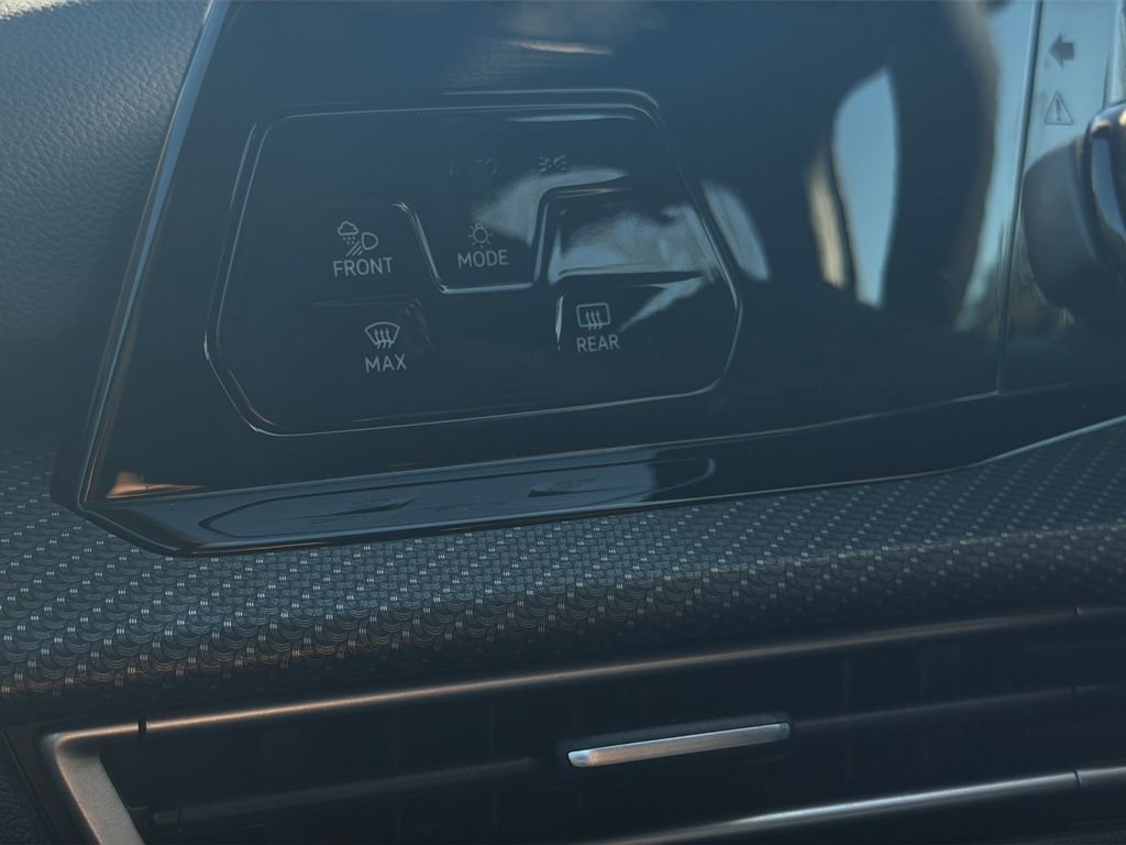 Used 2024 Volkswagen Golf R image 21