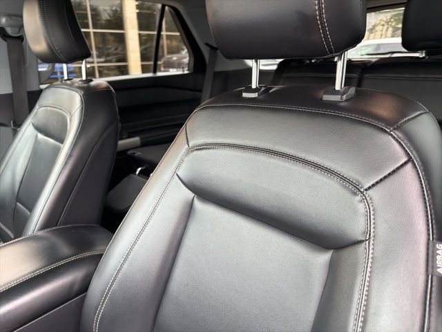 Used 2021 Ford Explorer XLT w/ Equipment Group 202A RWD image 9
