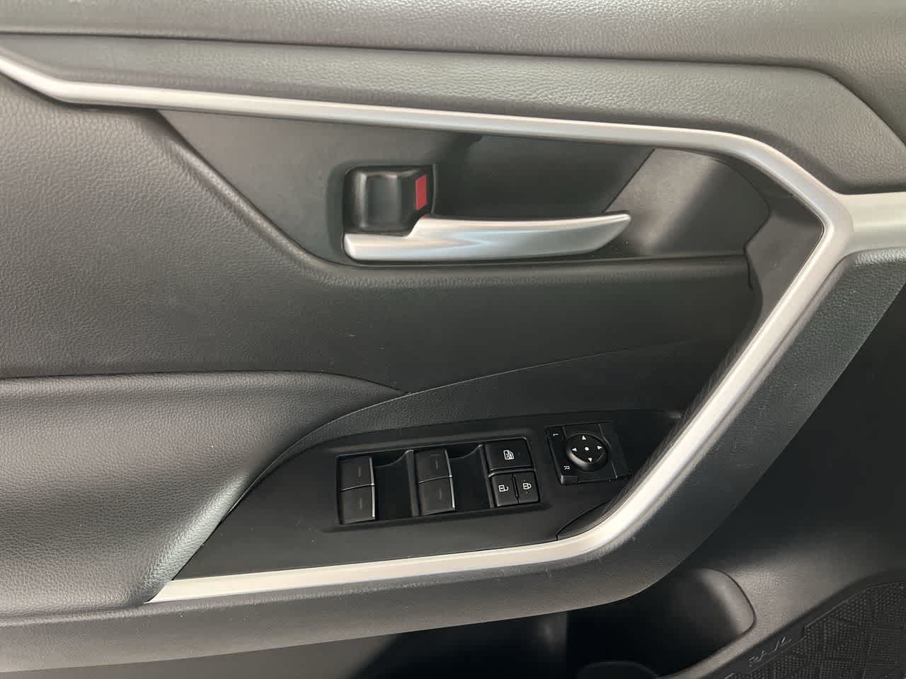 Used 2025 Toyota RAV4 XLE FWD image 13