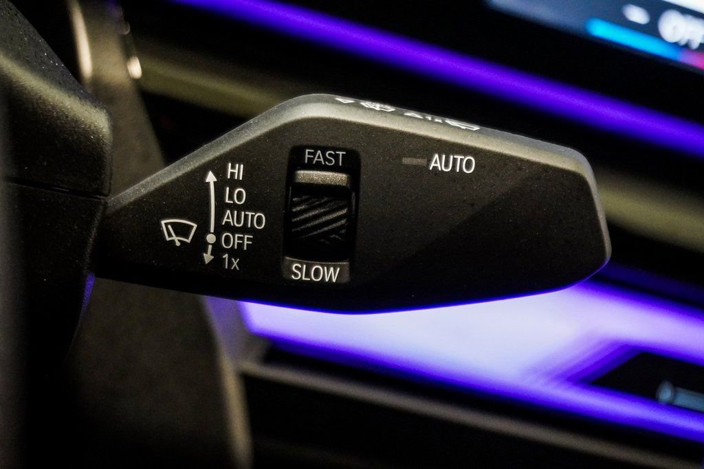 Used 2025 BMW M5 w/ Carbon Package image 32