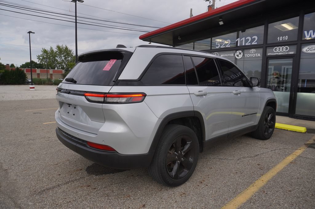 Used 2023 Jeep Grand Cherokee Altitude AWD/4WD image 6