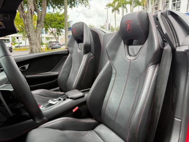 Used 2021 Lamborghini Huracan EVO RWD image 12