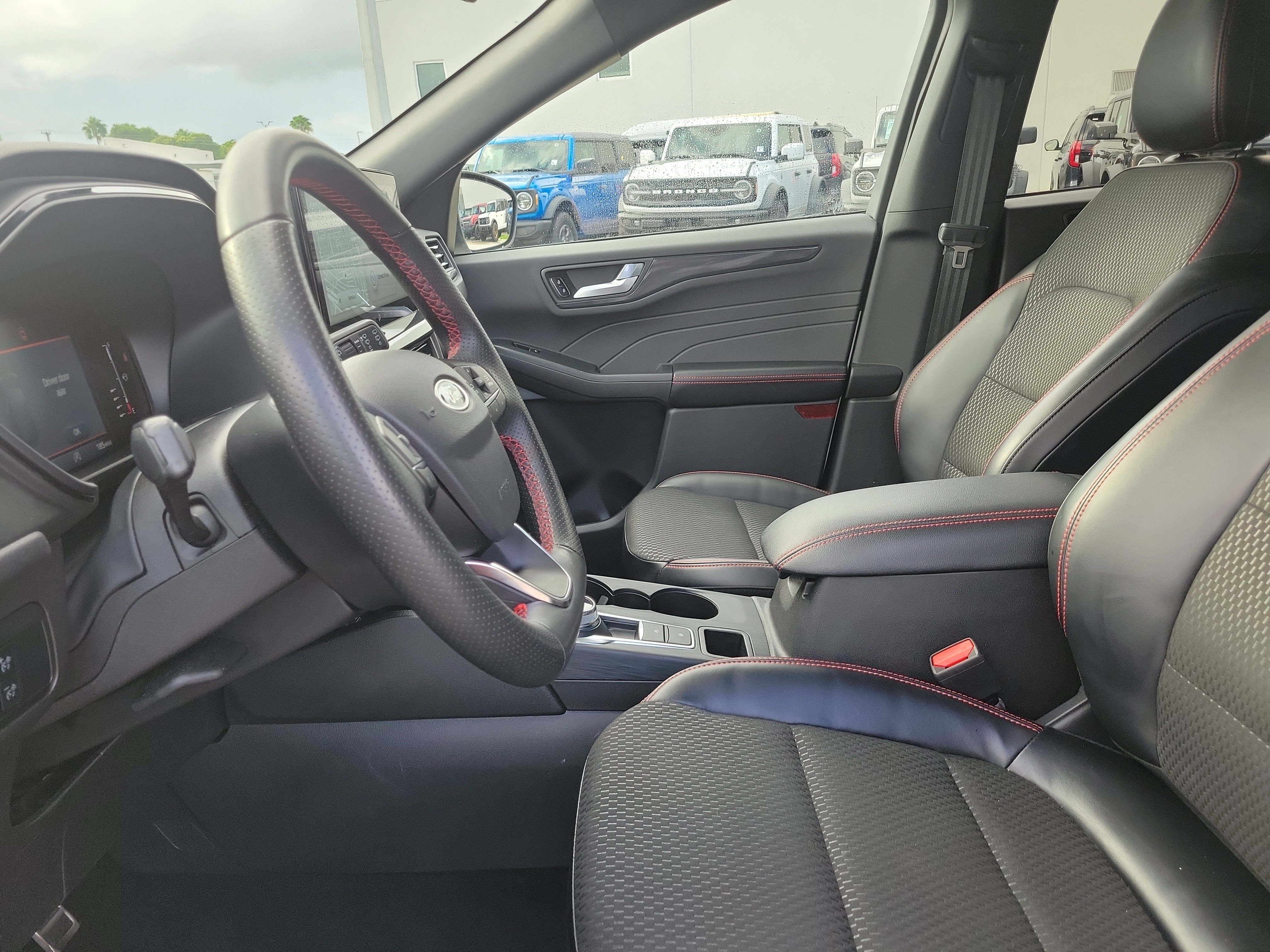 Used 2024 Ford Escape ST-Line w/ Tech Pack #1 FWD image 12