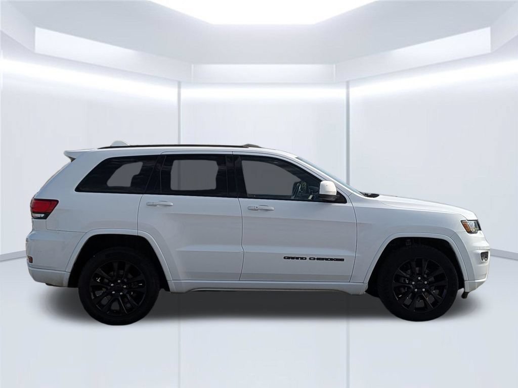 Used 2019 Jeep Grand Cherokee Altitude AWD/4WD image 7