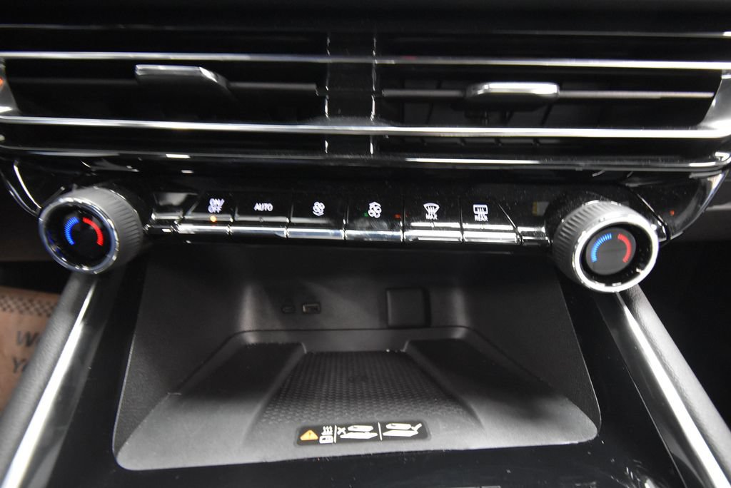 Used 2026 Chevrolet Traverse High Country w/ LPO, Floor Liner Package FWD image 18