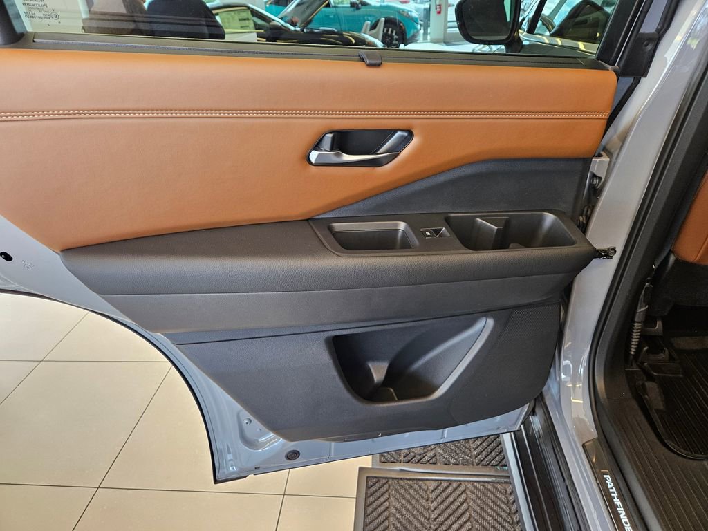 Used 2023 Nissan Pathfinder Platinum w/ Lighting Package (N93) image 24