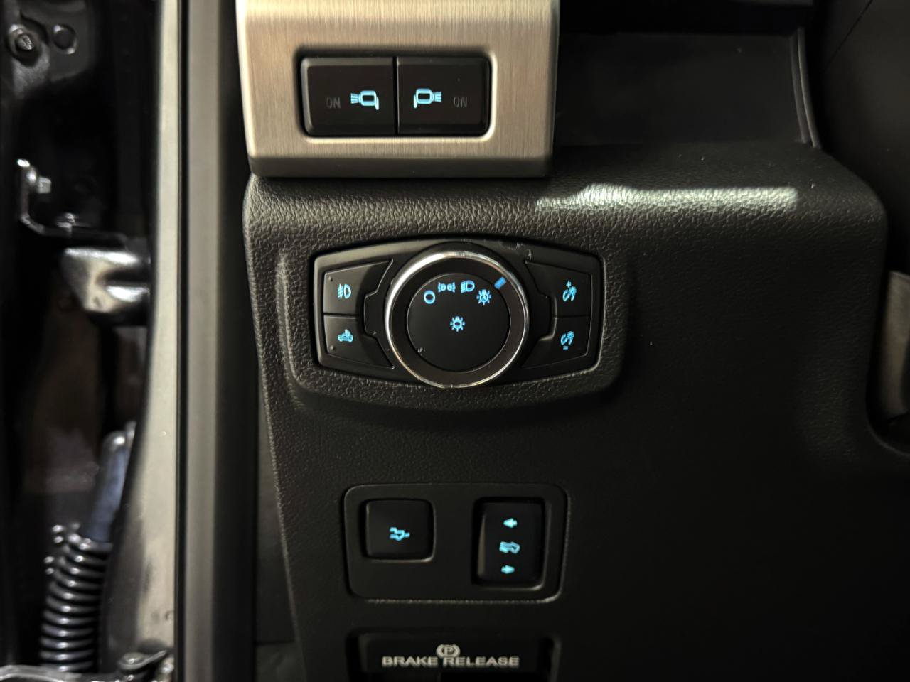 Used 2018 Ford F350 Platinum w/ Platinum Ultimate Package AWD/4WD image 27