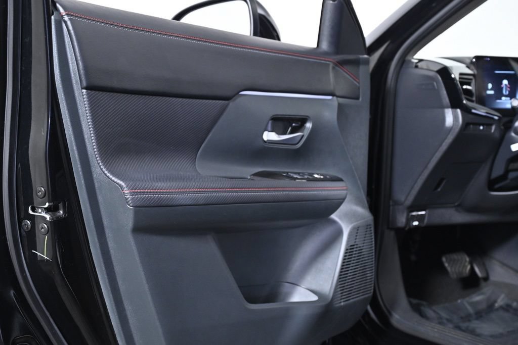 Certified 2025 Nissan Kicks SR AWD/4WD image 29
