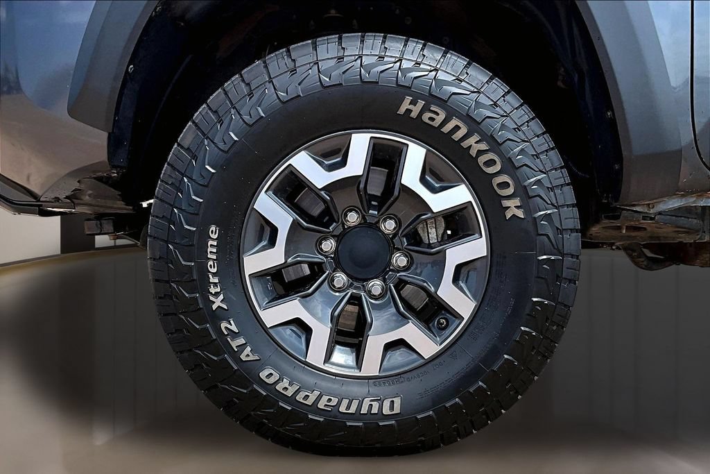 Used 2020 Toyota Tacoma TRD Off-Road w/ Technology Package AWD/4WD image 8