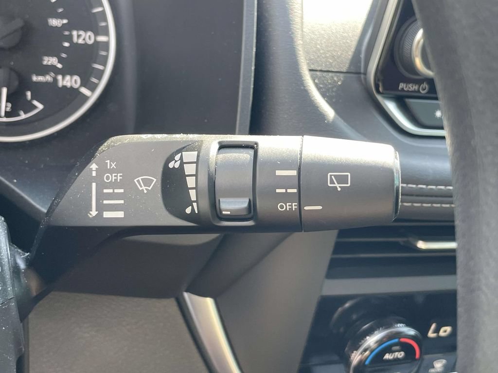 Used 2023 Nissan Rogue SV FWD image 31