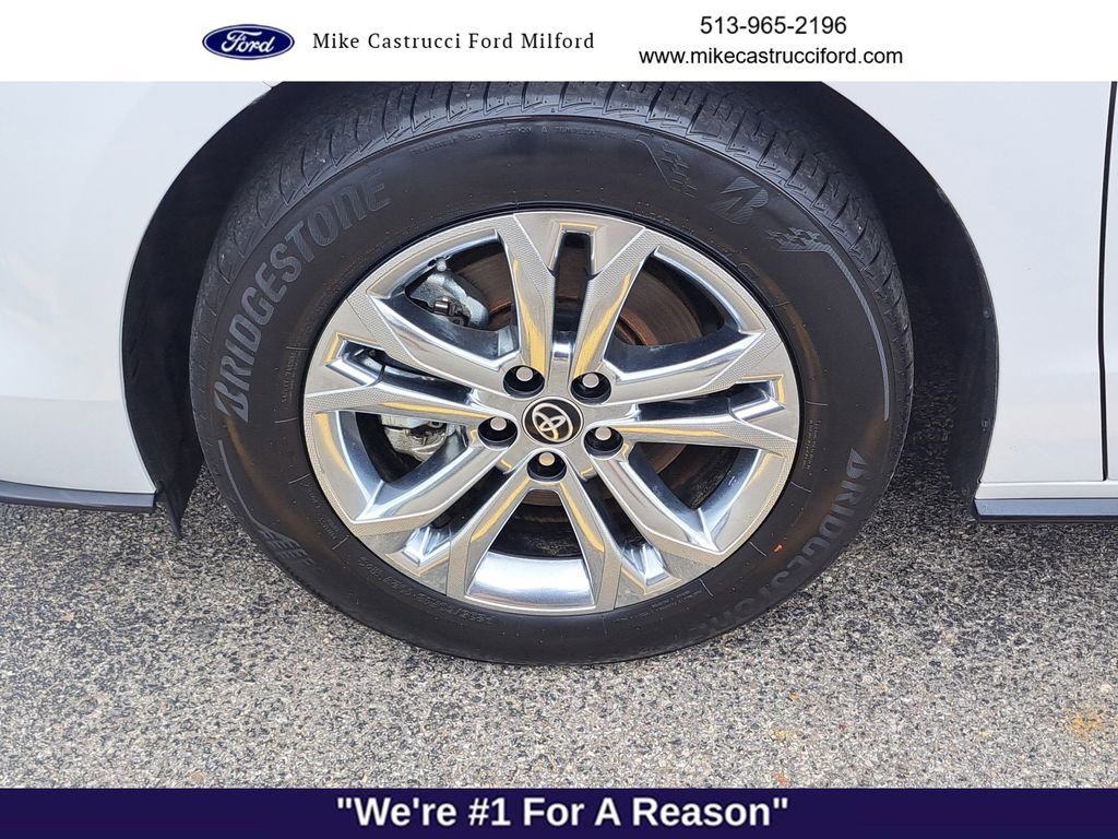 Used 2024 Toyota Sienna Platinum image 9