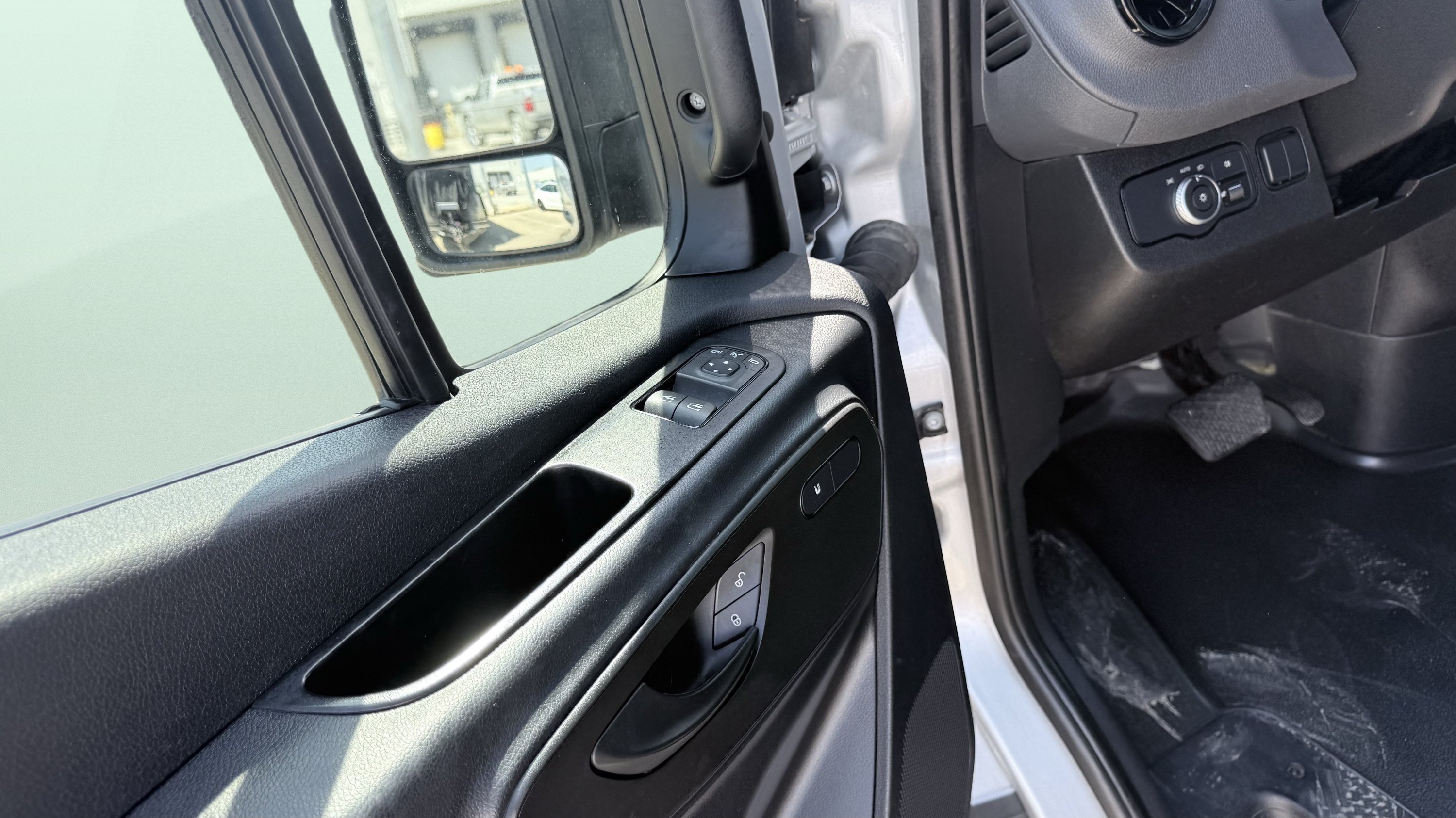 Used 2024 Mercedes-Benz Sprinter 2500 image 22