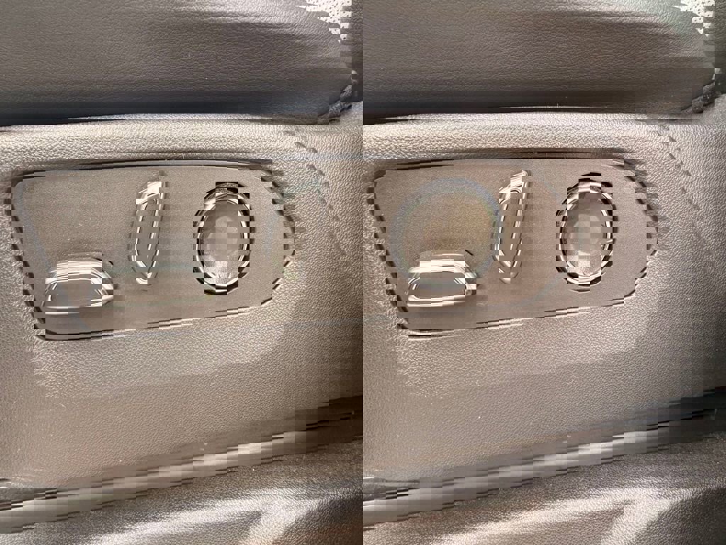 Used 2023 Cadillac Escalade Premium Luxury image 23