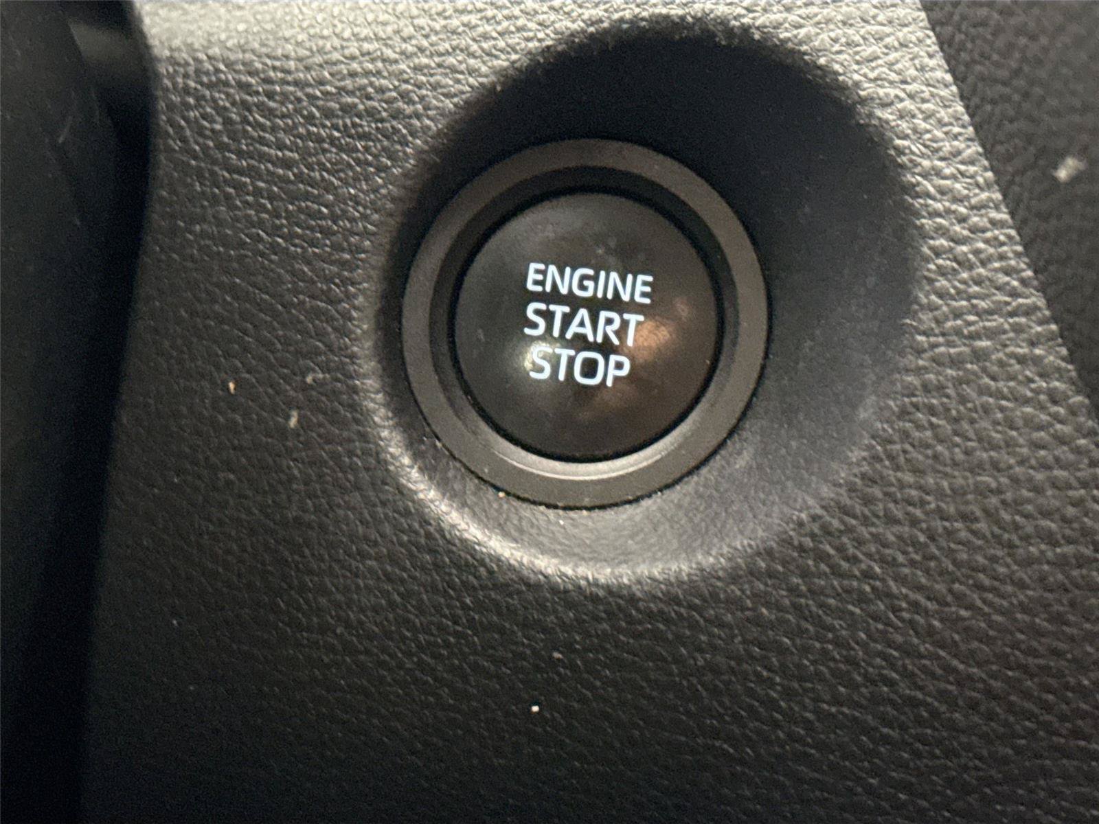 Certified 2025 Toyota Corolla Cross XLE FWD image 22